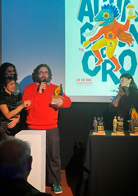 Bouman recibiendo el premio a Mejor Guion